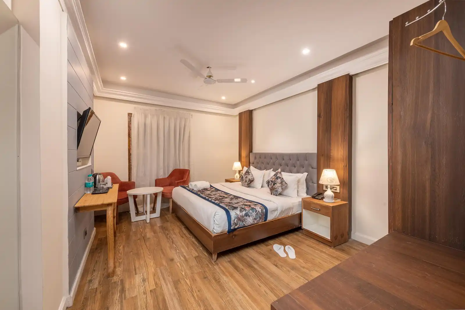 Hotel Sapling Mussoorie - 500MTR Picture Palace Mall Road Bedroom