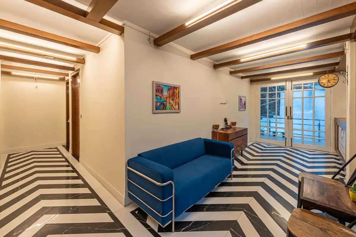 Hotel Sapling Mussoorie - 500MTR Picture Palace Mall Road Bedroom