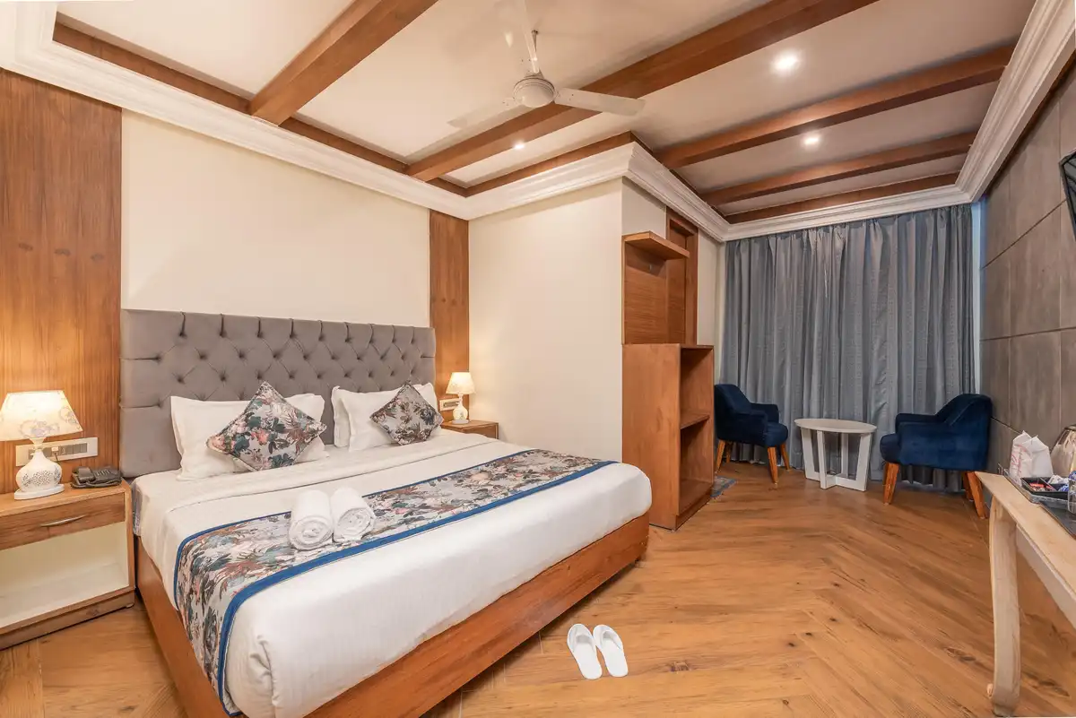 Hotel Sapling Mussoorie - 500MTR Picture Palace Mall Road Bedroom