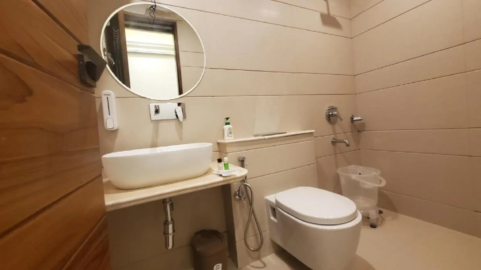 Hotel Sapling Mussoorie - 500MTR Picture Palace Mall Road Bathroom