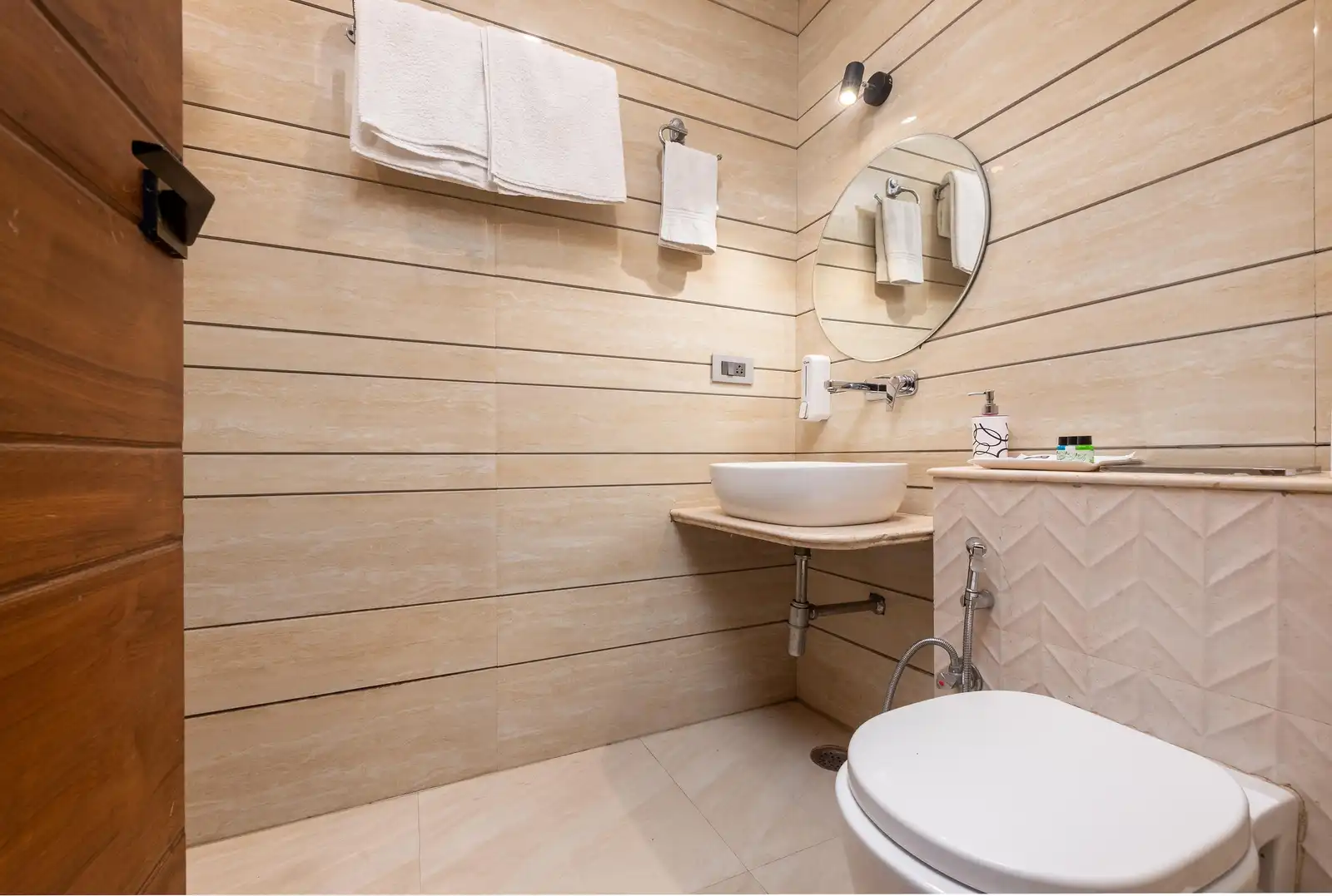 Hotel Sapling Mussoorie - 500MTR Picture Palace Mall Road Bathroom