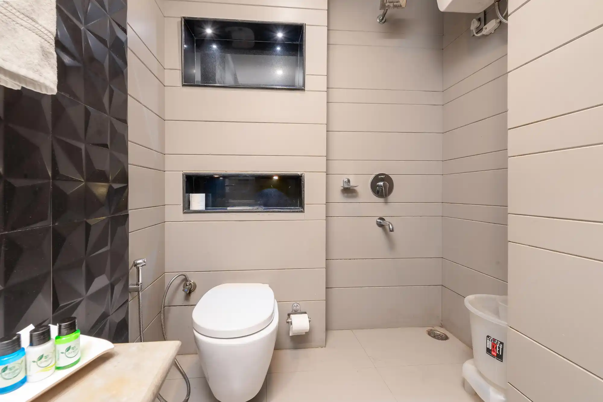 Hotel Sapling Mussoorie - 500MTR Picture Palace Mall Road Bathroom