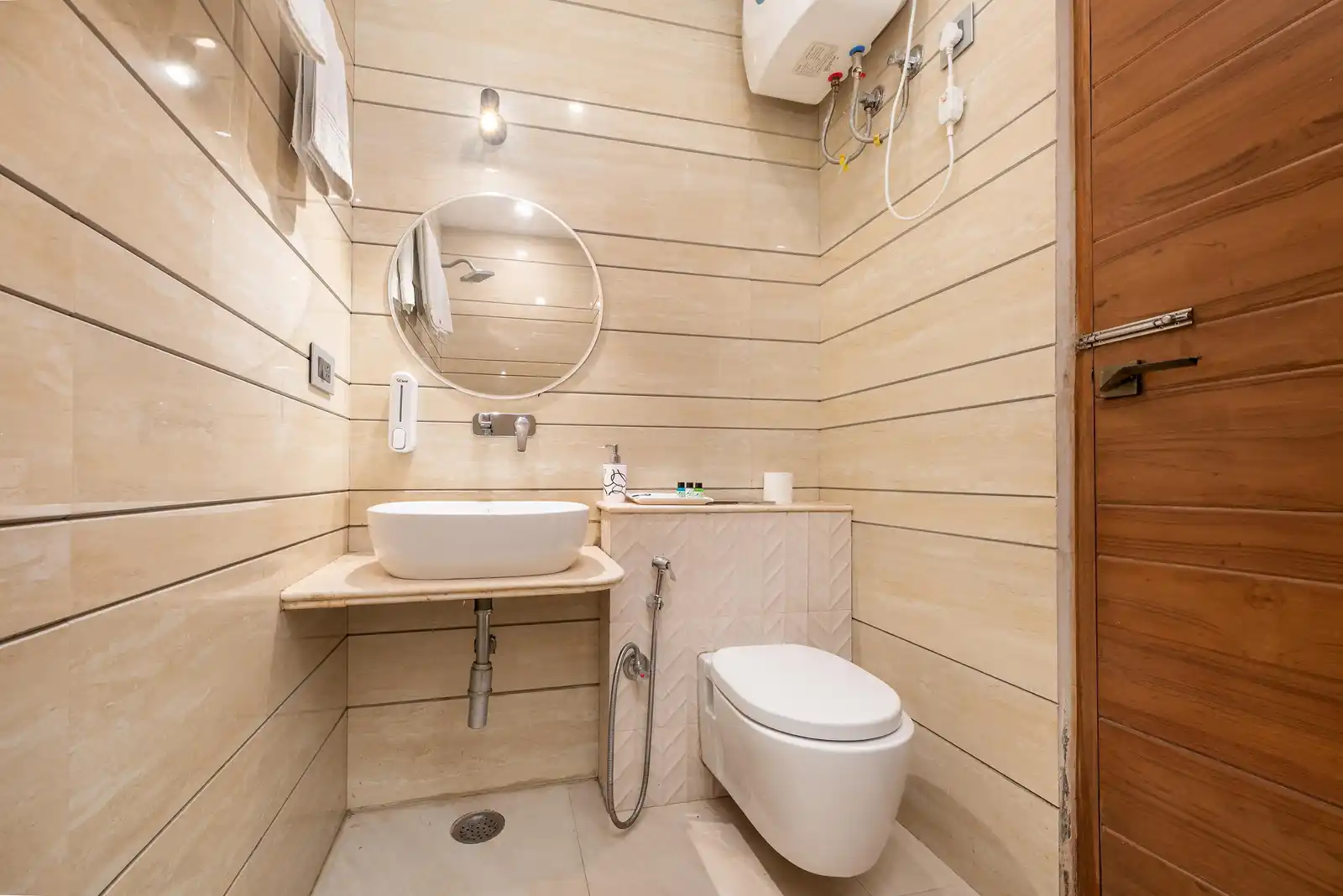Hotel Sapling Mussoorie - 500MTR Picture Palace Mall Road Bathroom