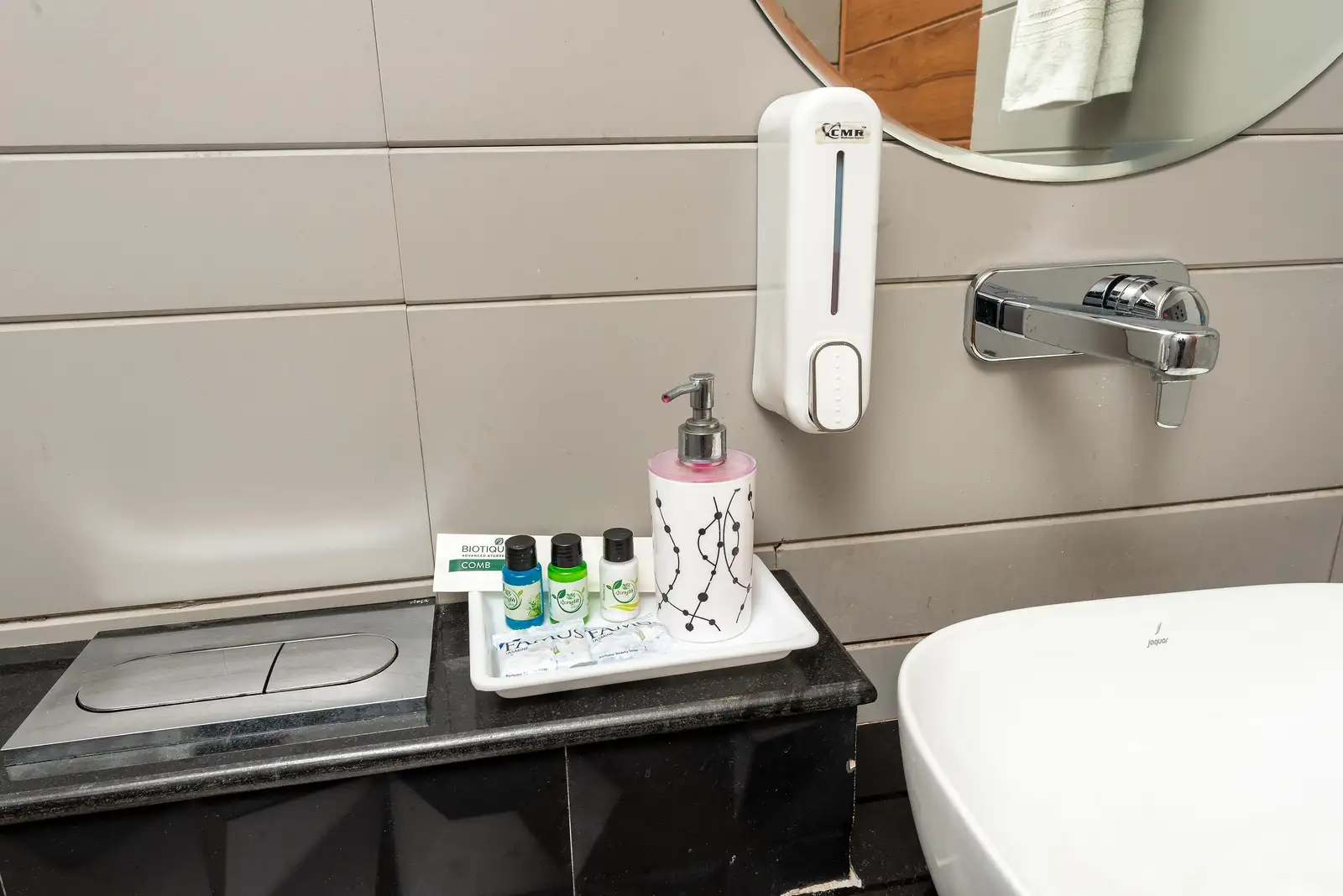 Hotel Sapling Mussoorie - 500MTR Picture Palace Mall Road Bathroom