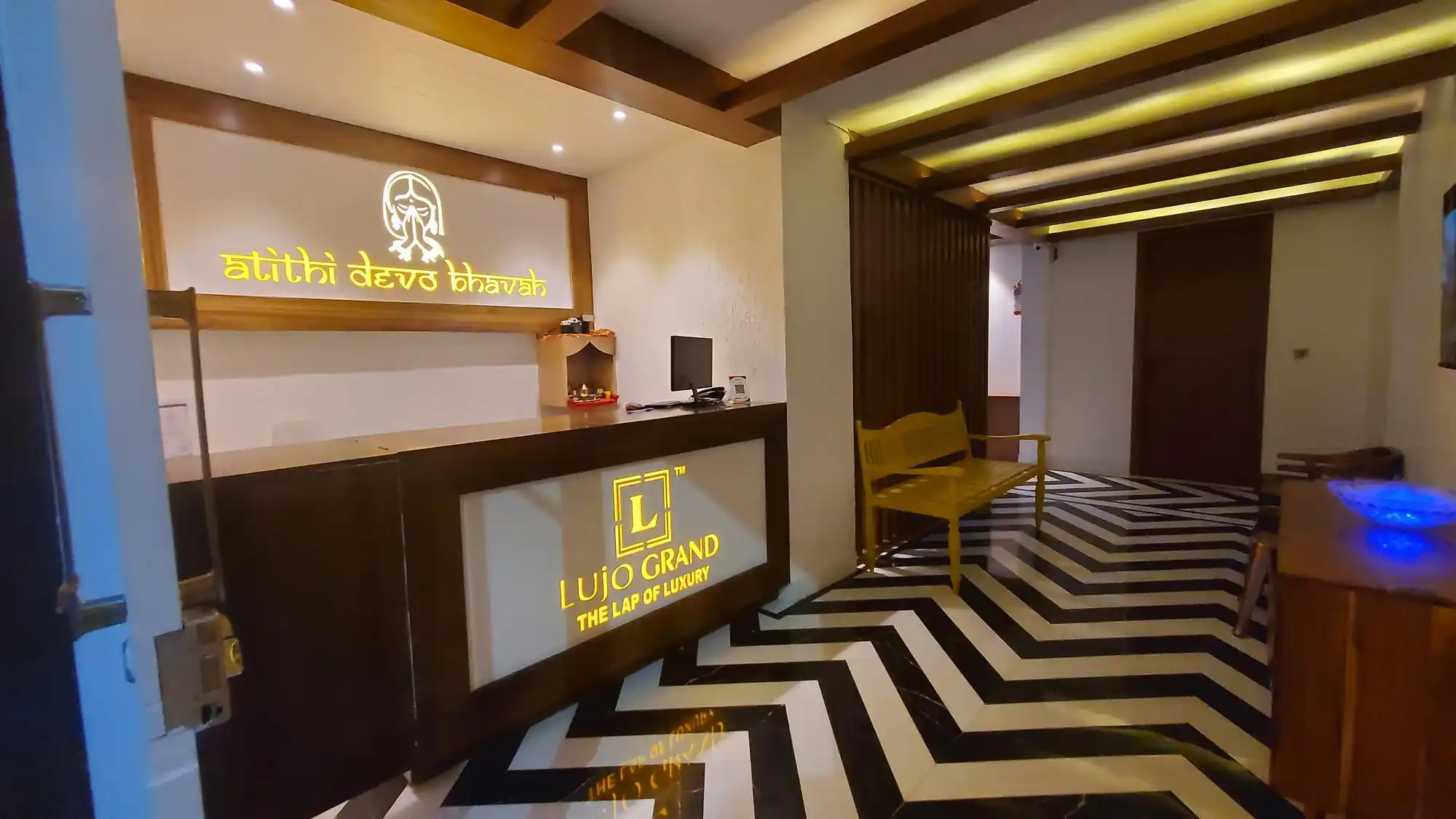 Hotel Sapling Mussoorie - 500MTR Picture Palace Mall Road Lobby Lounge