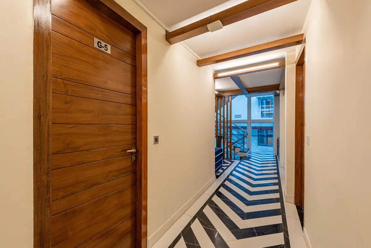 Hotel Sapling Mussoorie - 500MTR Picture Palace Mall Road Lobby Lounge