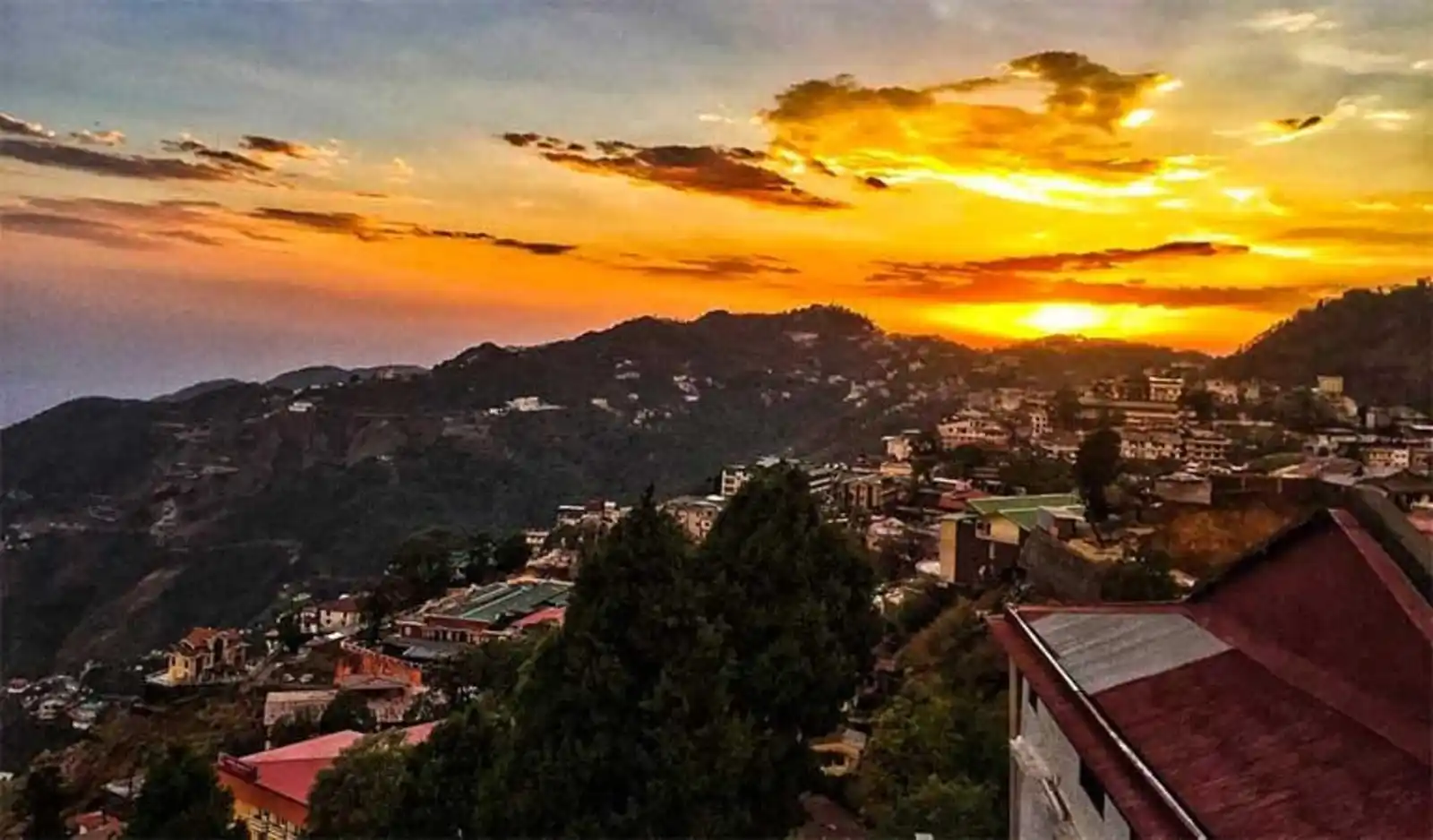 Hotel Sapling Mussoorie - 500MTR Picture Palace Mall Road Views