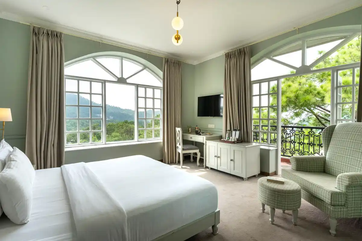 Hues @ The Mansion W/Outdoor Infinity Pool & Jacuzzi, Kasauli