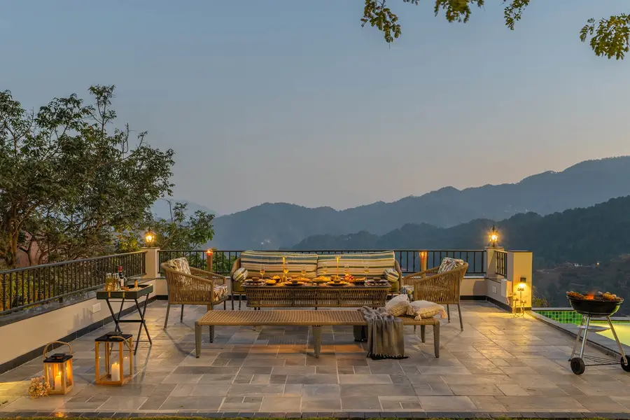 ILIKA W Heated Infinity Pool and Jacuzzi, Kasauli
