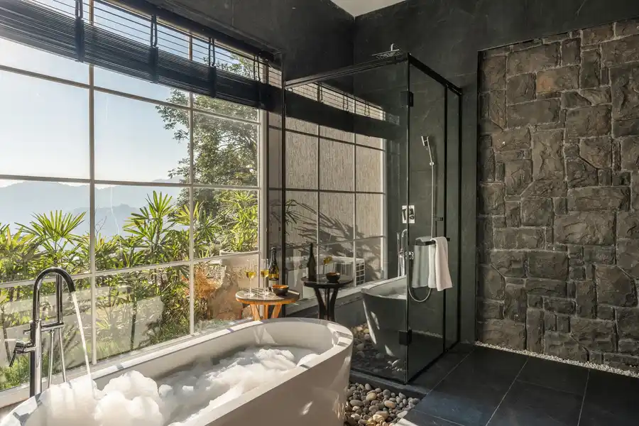 ILIKA W Heated Infinity Pool and Jacuzzi, Kasauli