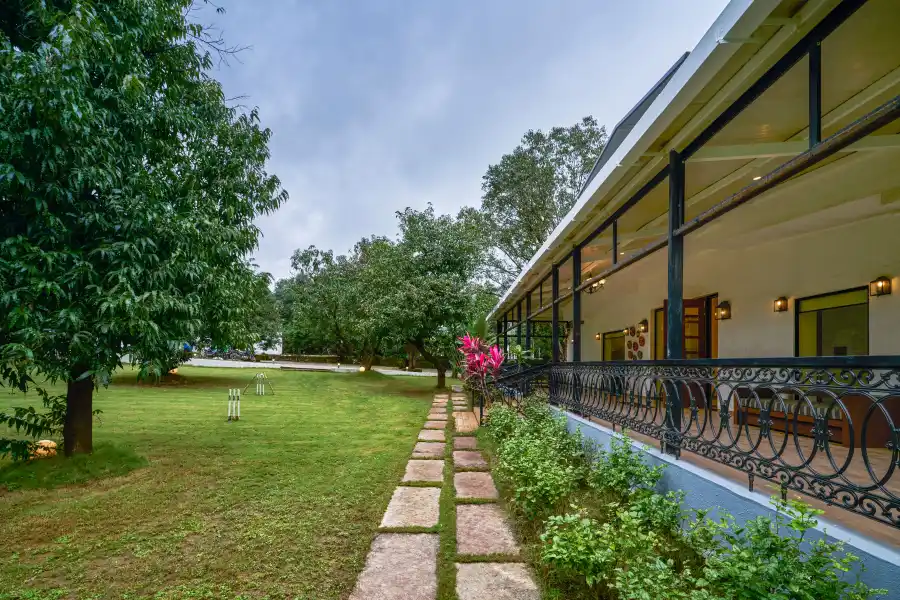 Ira, Karjat