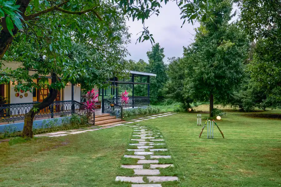 Ira, Karjat