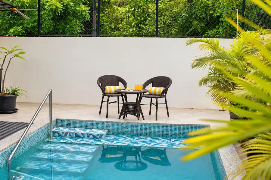 Jorene Villa, Karjat