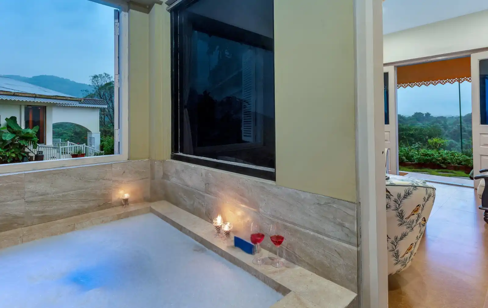 Junglebrooke Suite, Kolad