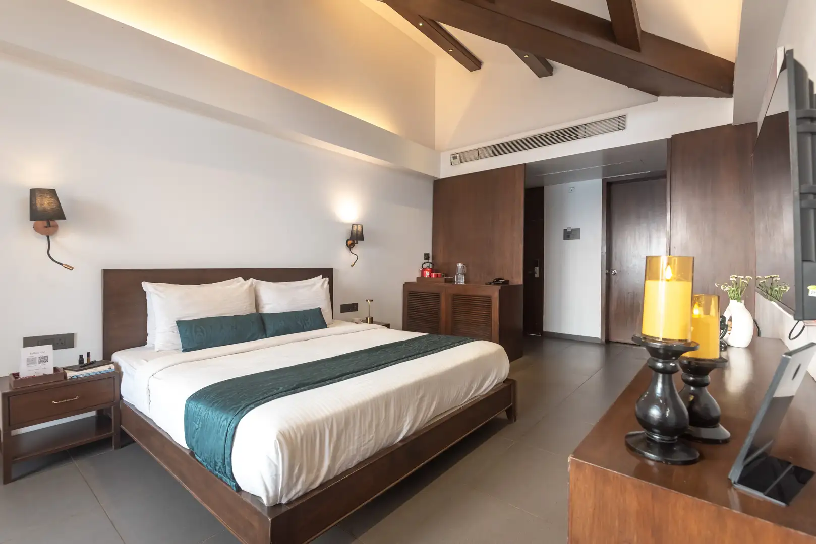 Junior Suite w/ Mountain View @ Vee Resort, Mahabaleshwar
