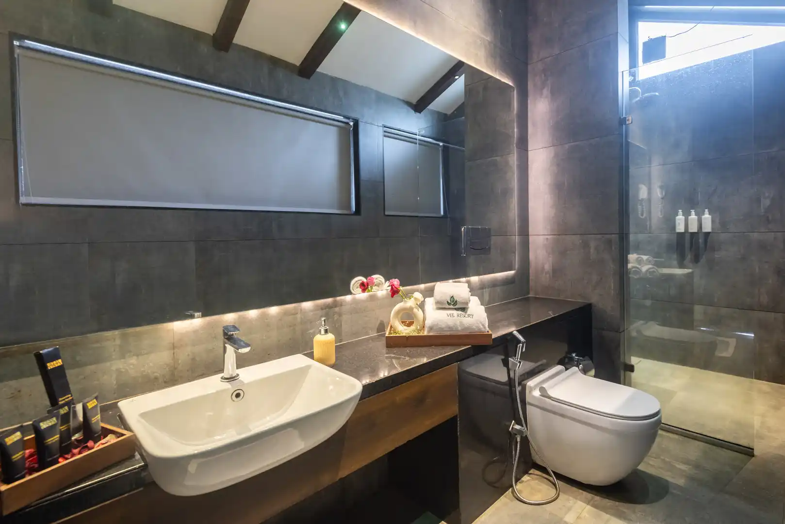 Junior Suite w/ Mountain View @ Vee Resort, Mahabaleshwar