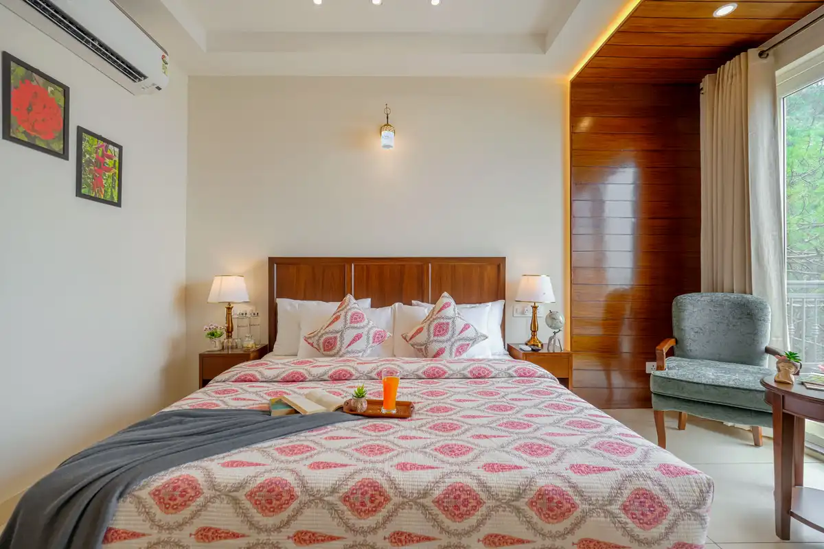 Konifer Greyvine, Kasauli