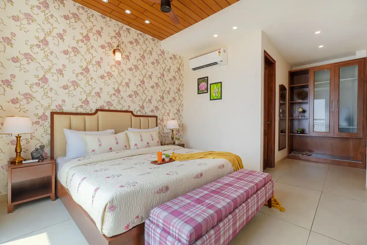 Konifer Pinegrove, Kasauli