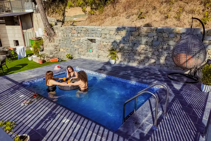 Konifer Rosewood, Kasauli