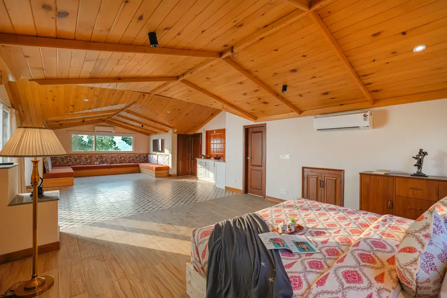 Konifer Rosewood, Kasauli