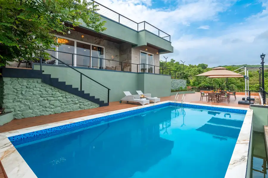 La Rive, Lonavala