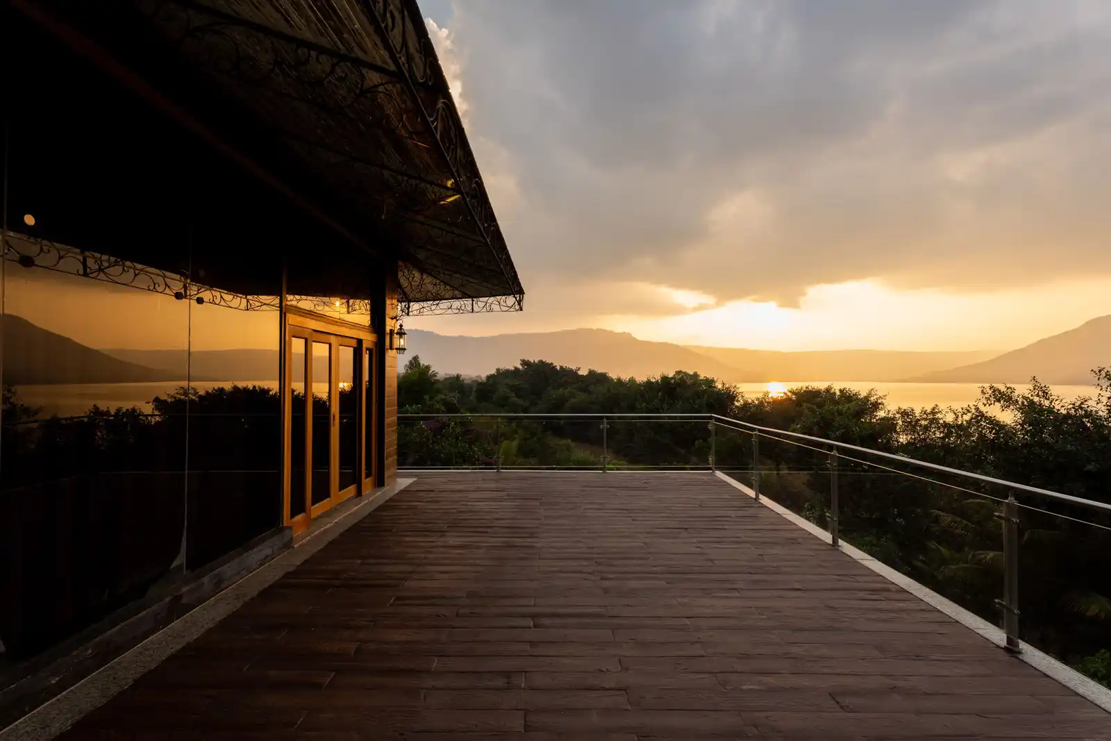Laguna Escape - Wai, Panchgani