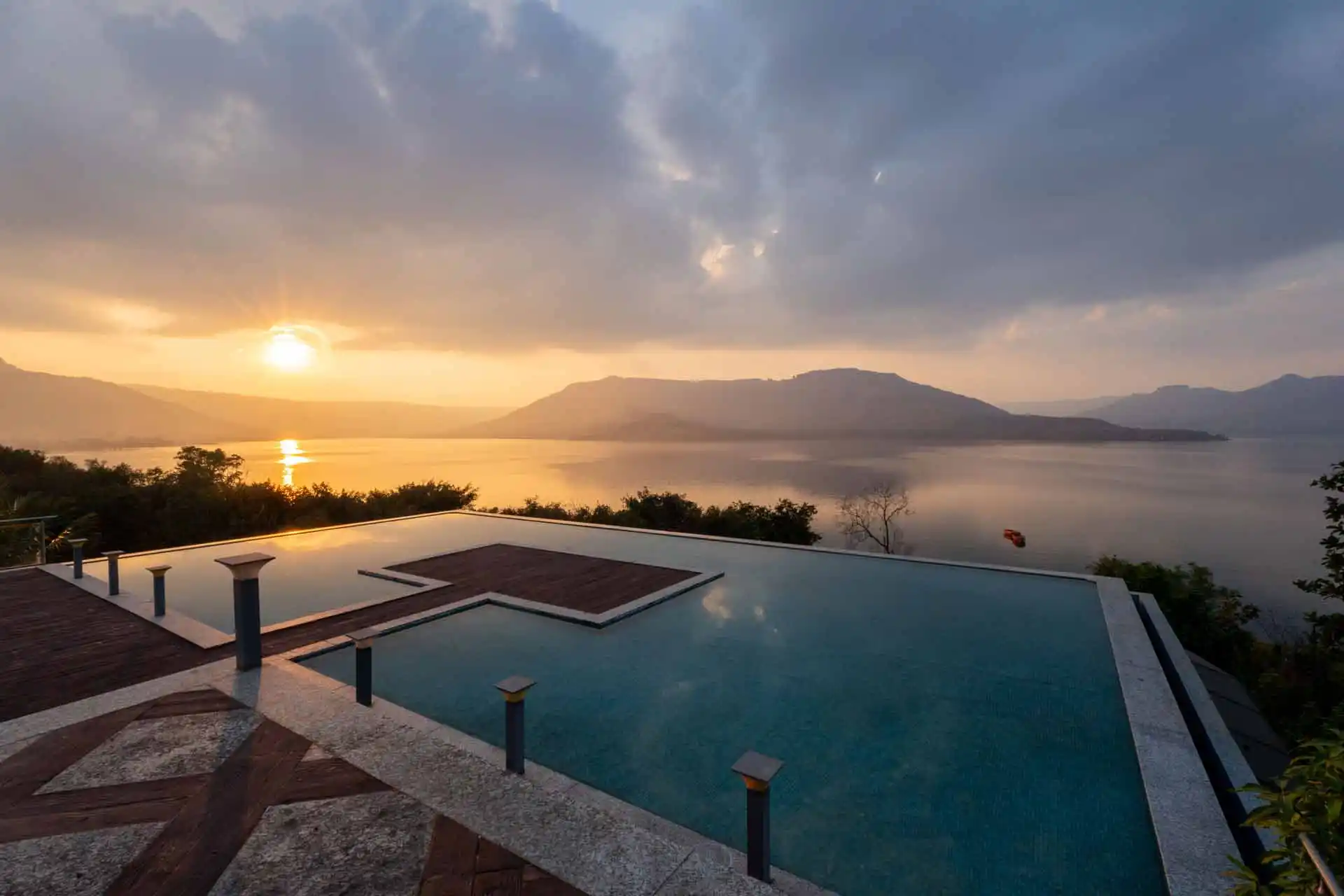 Laguna Escape - Wai, Panchgani