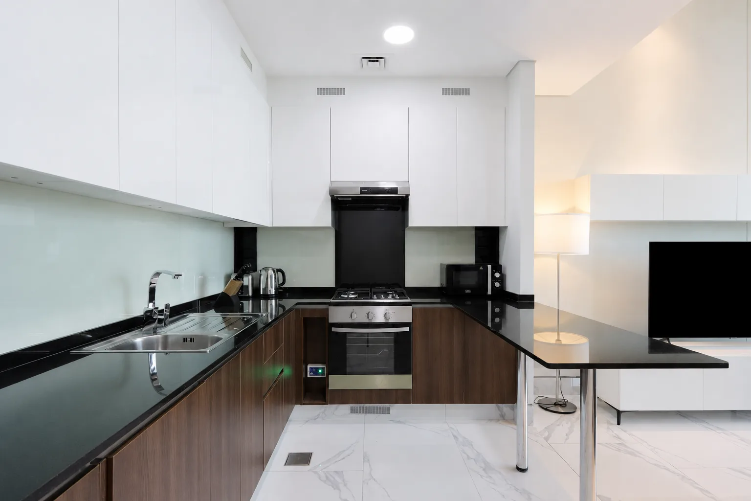 Lavish 1 BR In J One Tower, Dubai