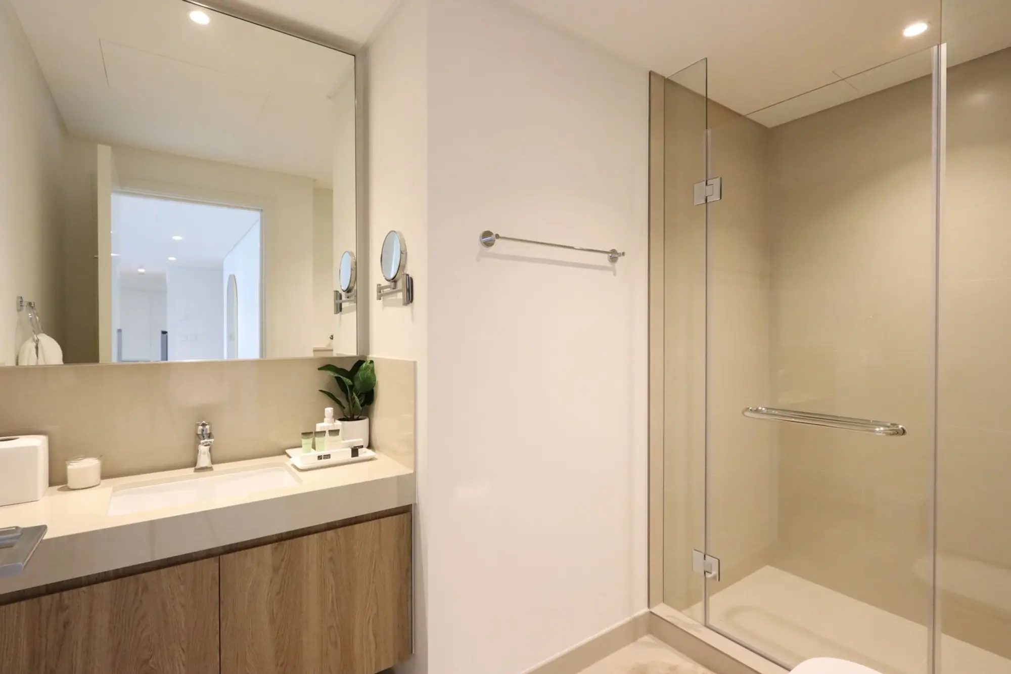 Lavish 2 Bedroom Suite with Burj Khalifa View & Direct Dubai Mall Access, Dubai