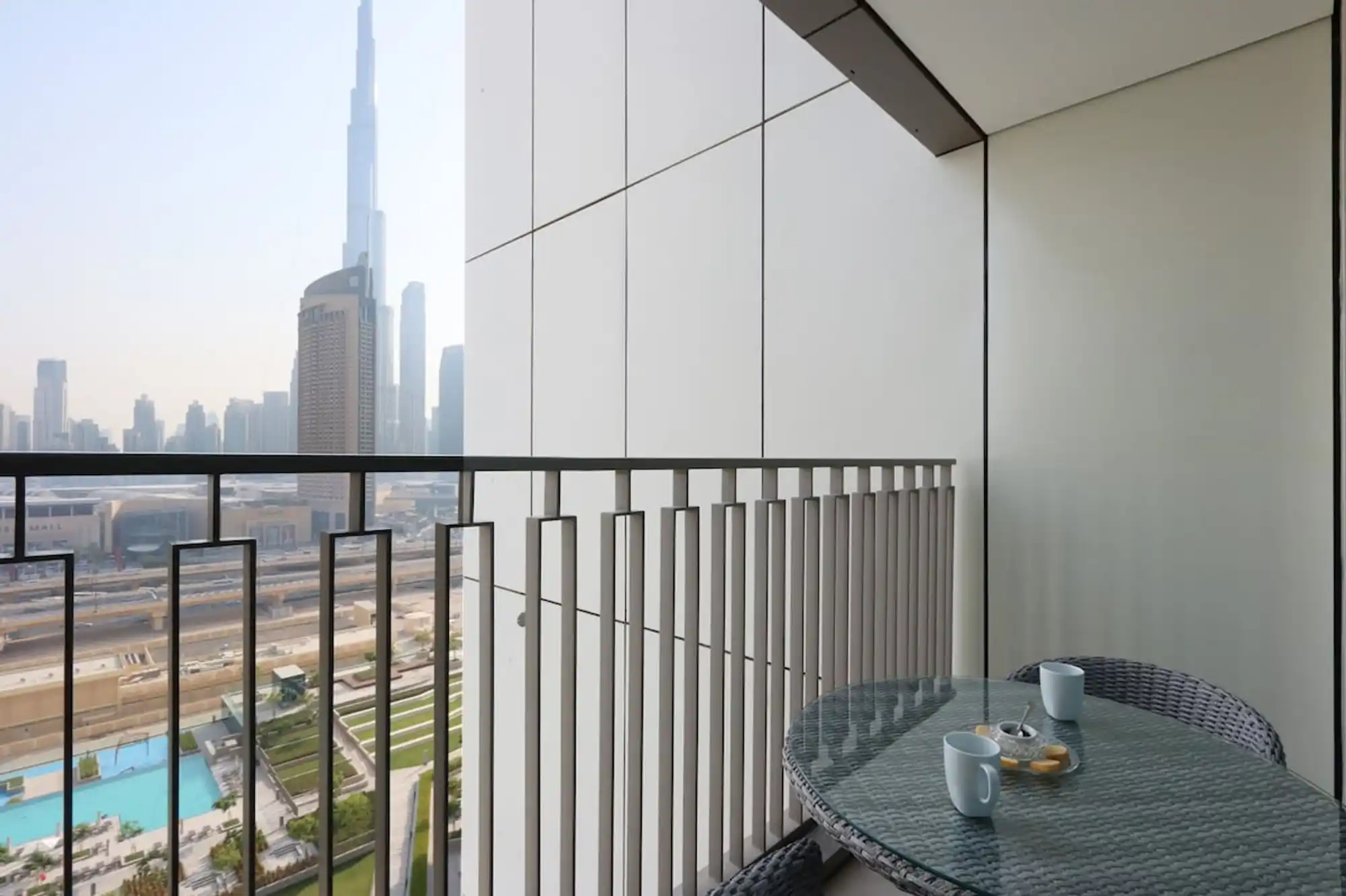 Lavish 2 Bedroom Suite with Burj Khalifa View & Direct Dubai Mall Access, Dubai