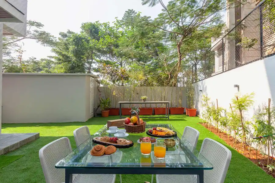 Le Arc, Lonavala