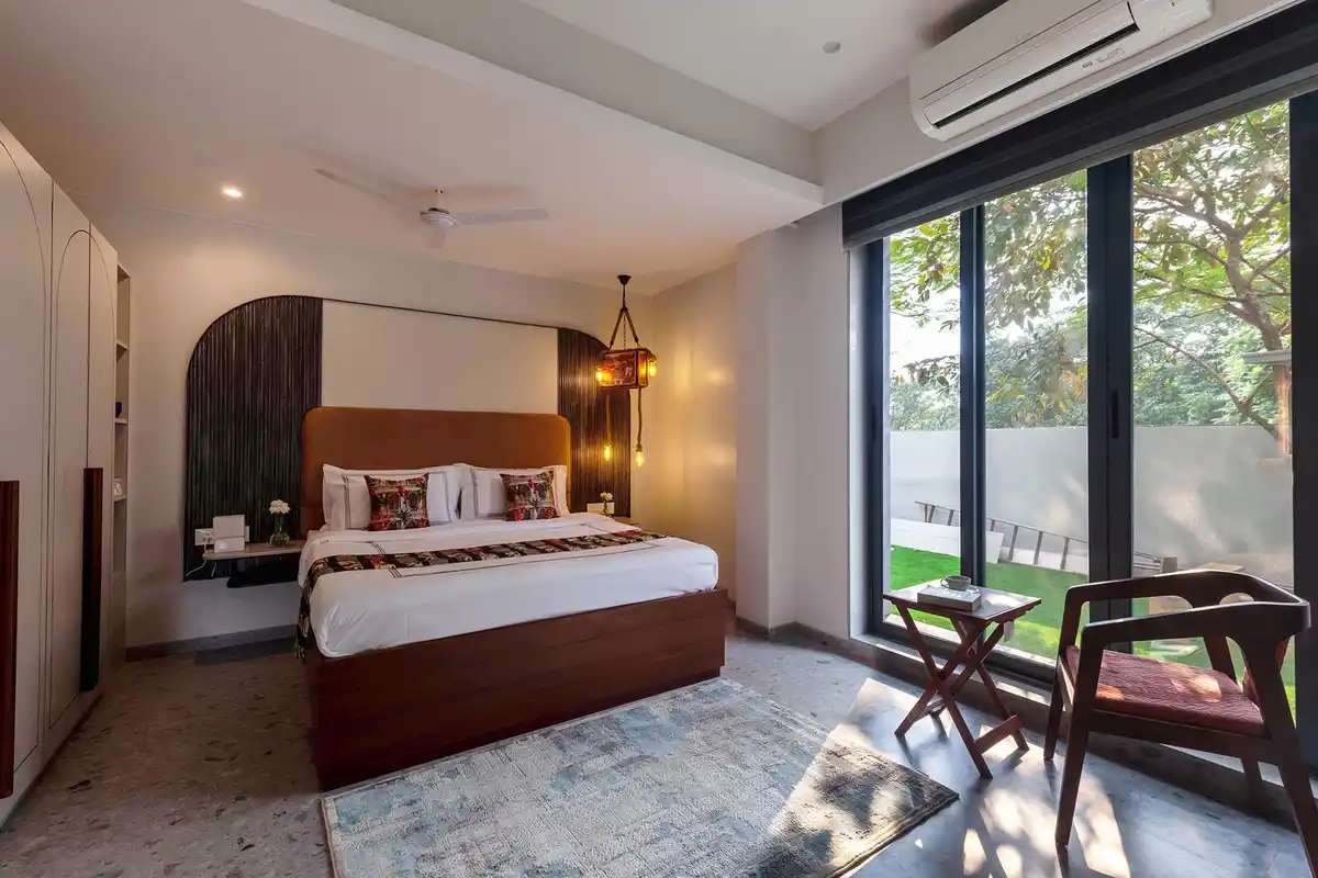 Le Arc, Lonavala