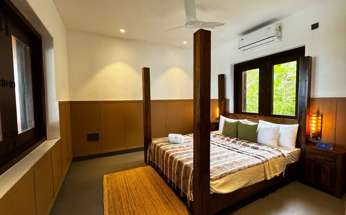 Lighthouse by the Sea, Alibaug