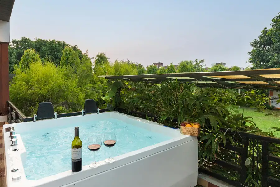 Lily @ The Magnolia Farm w/ Indoor Pool & Jacuzzi, Amritsar