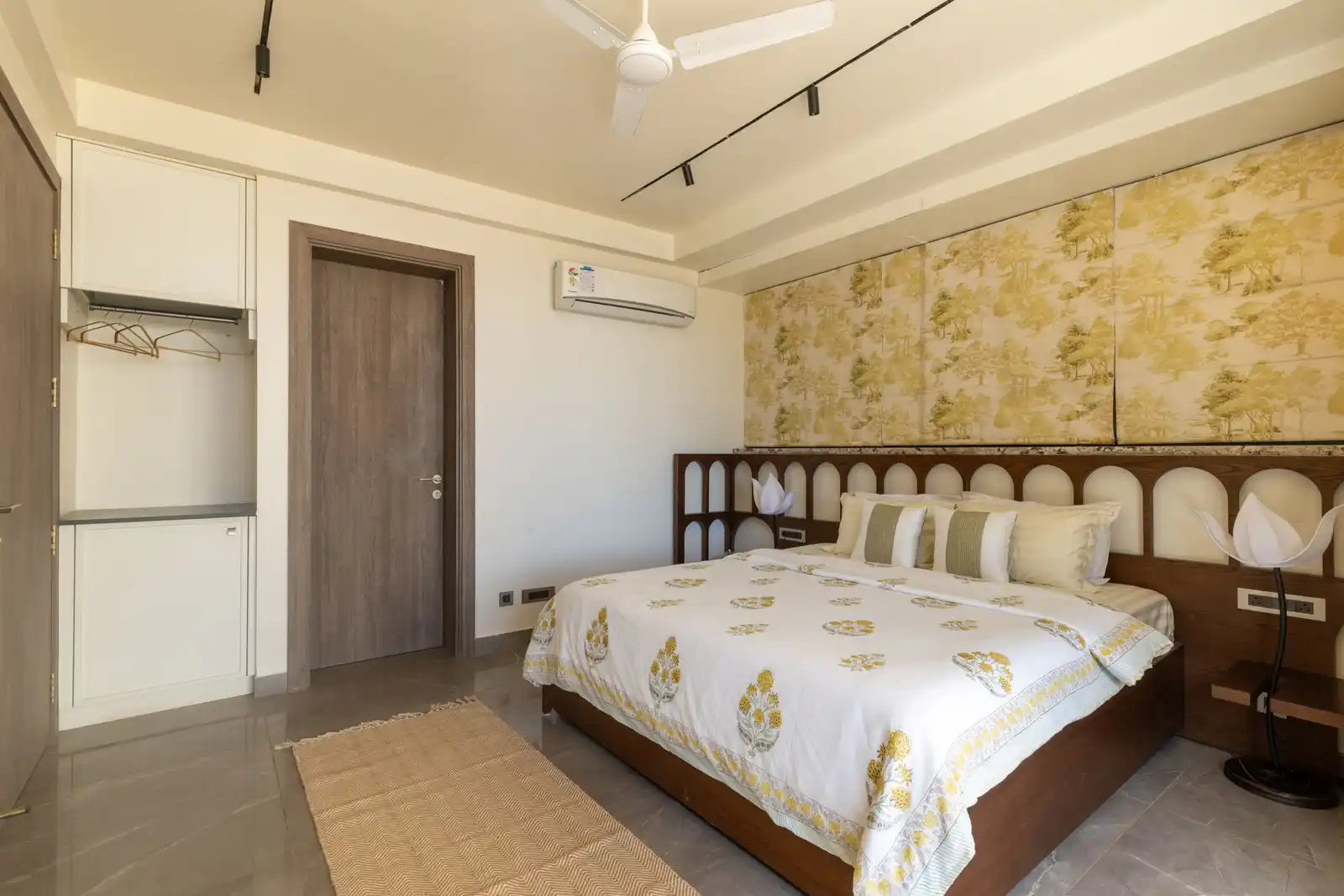 Louise Cottage W/ Outdoor Jacuzzi, Kasauli