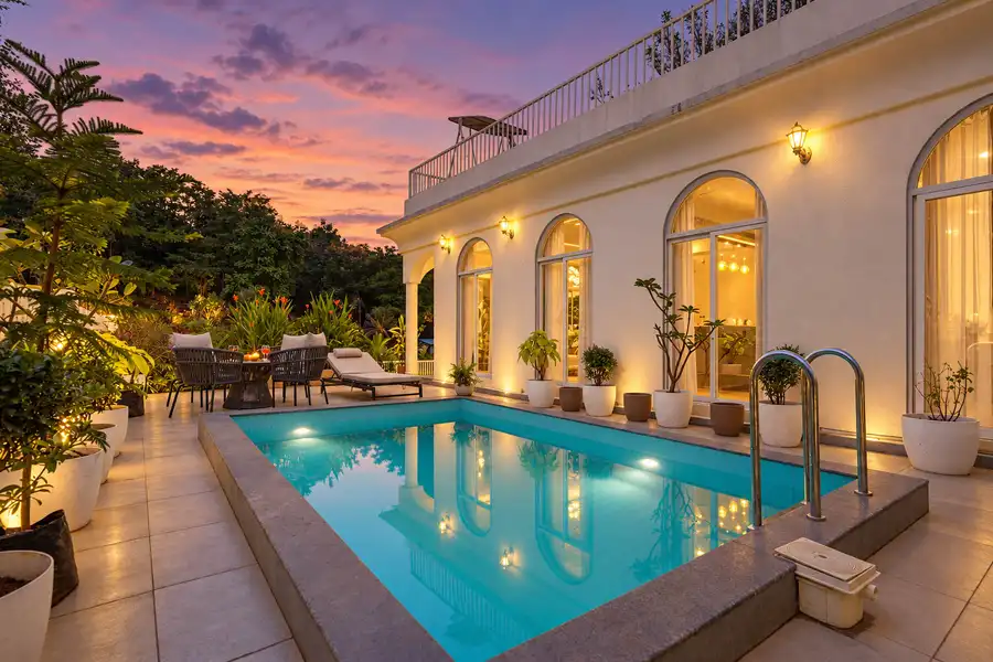 Lucca Villa, Karjat