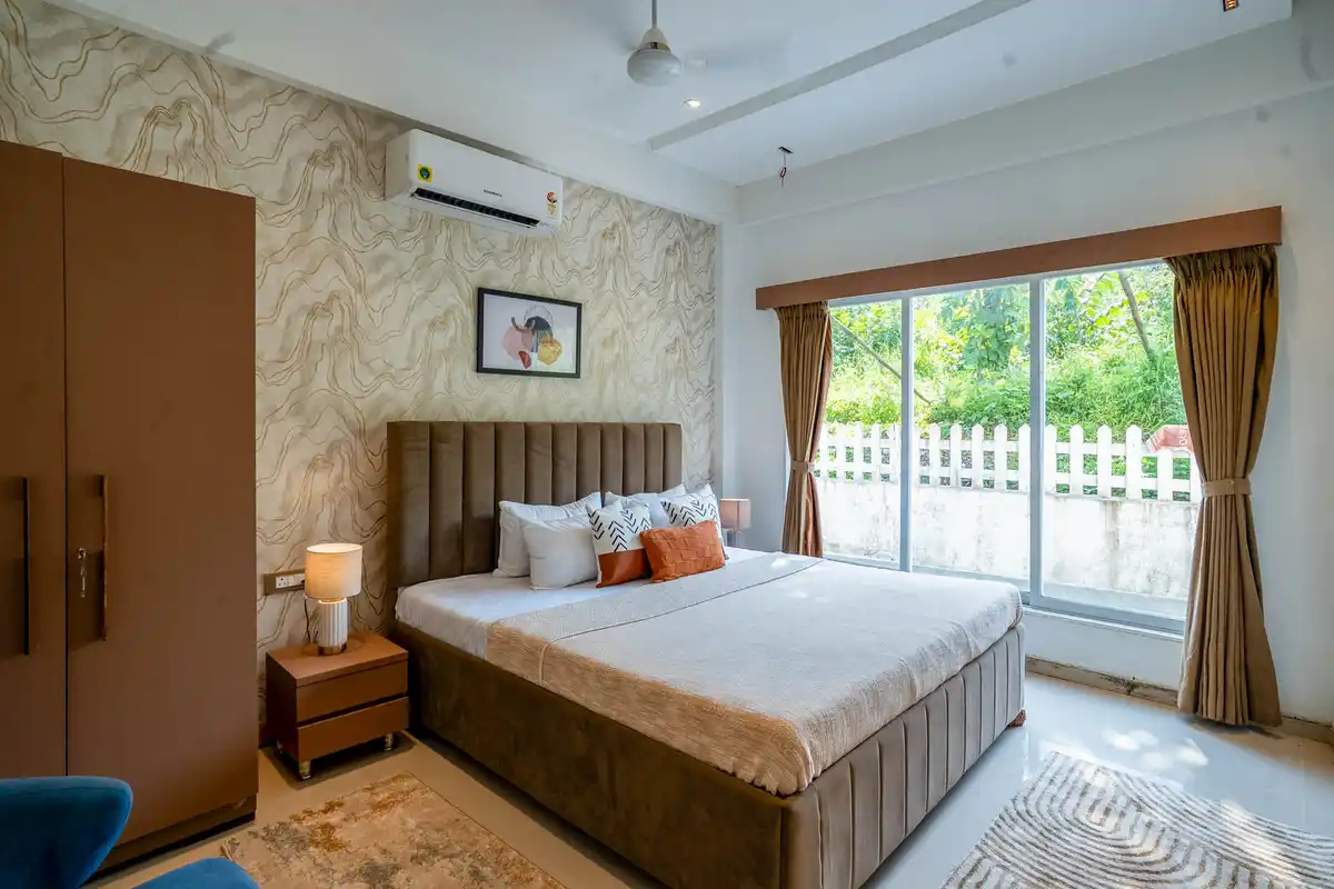 Lucca Villa, Karjat