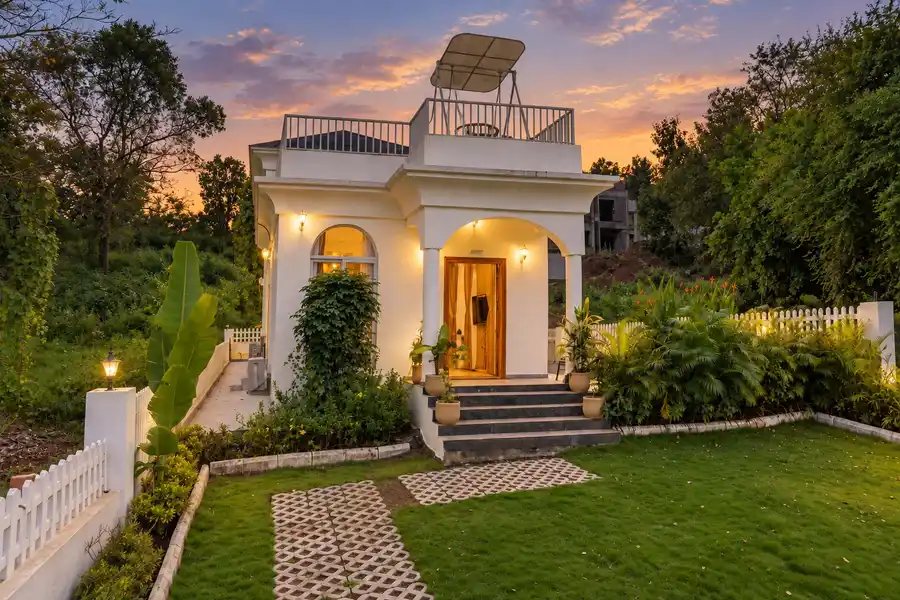 Lucca Villa, Karjat
