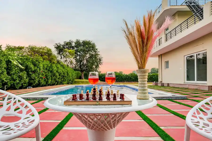 Lustra, Delhi NCR