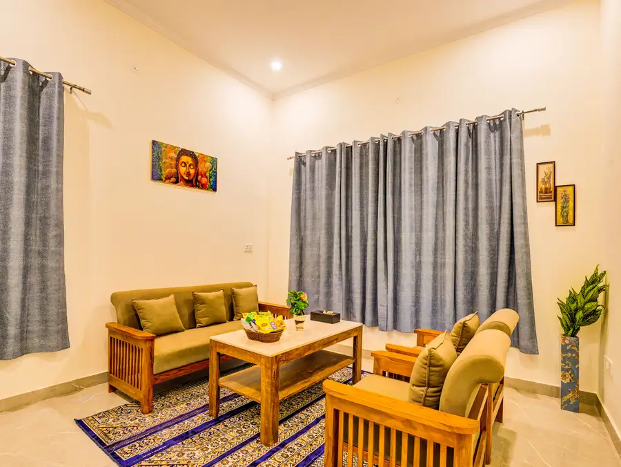 Lustra, Delhi NCR