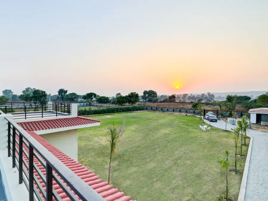 Lustra, Delhi NCR