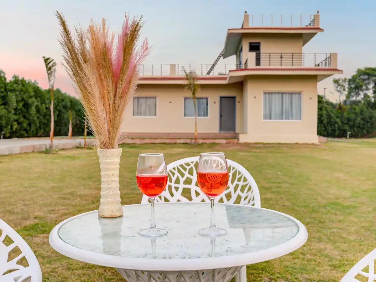 Lustra, Delhi NCR