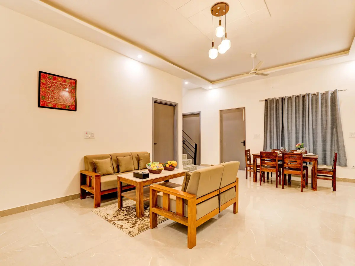 Lustra, Delhi NCR