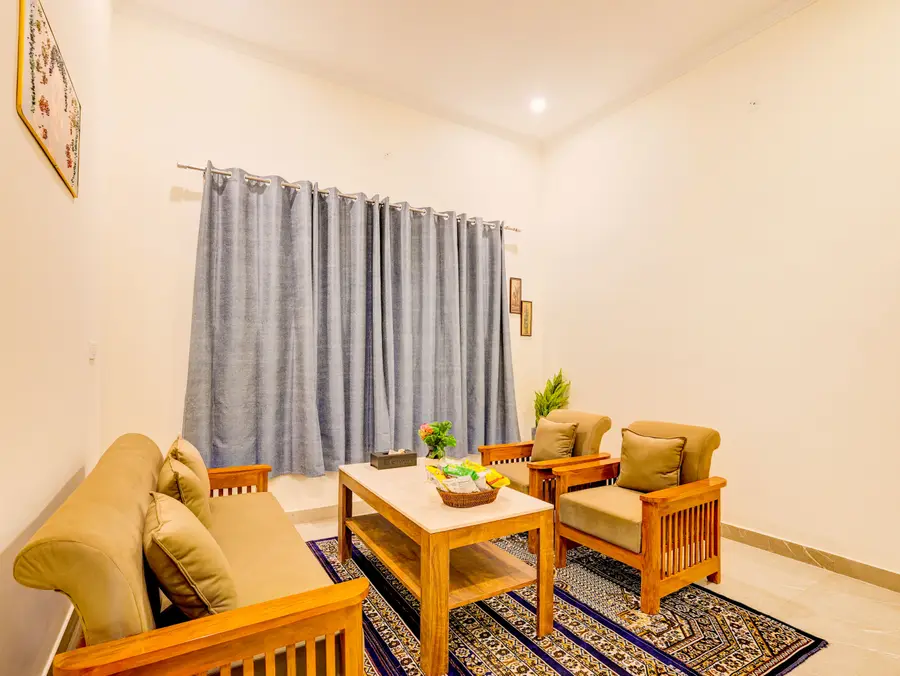 Lustra, Delhi NCR
