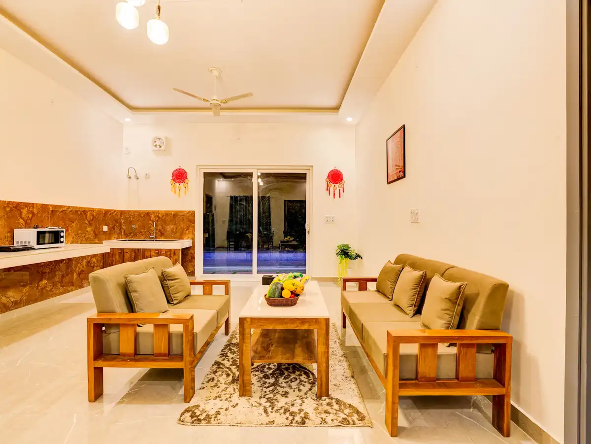 Lustra, Delhi NCR