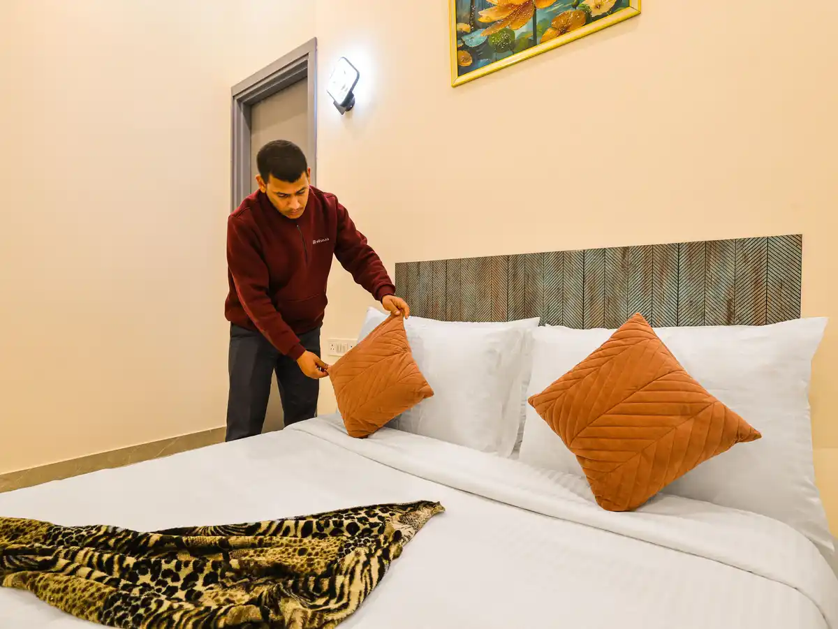 Lustra, Delhi NCR