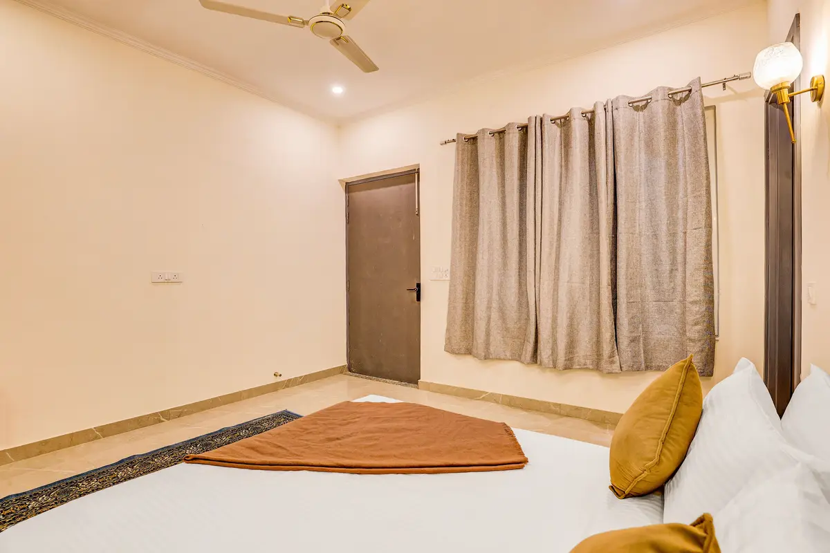 Lustra, Delhi NCR