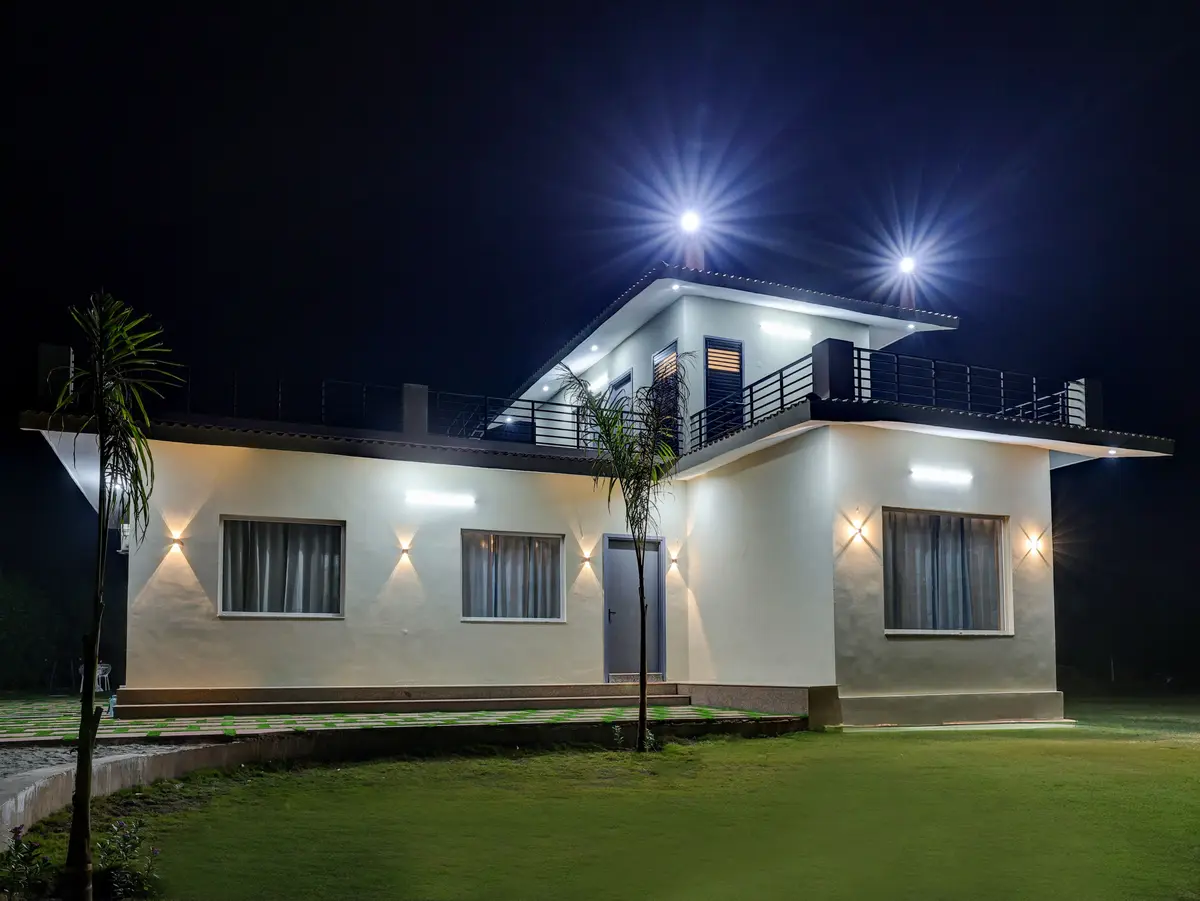 Lustra, Delhi NCR