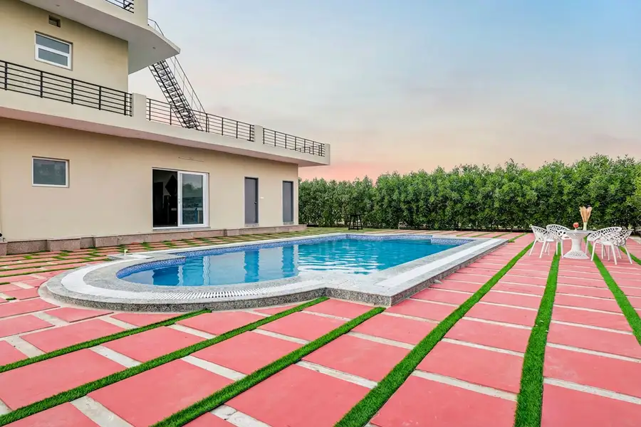 Lustra, Delhi NCR