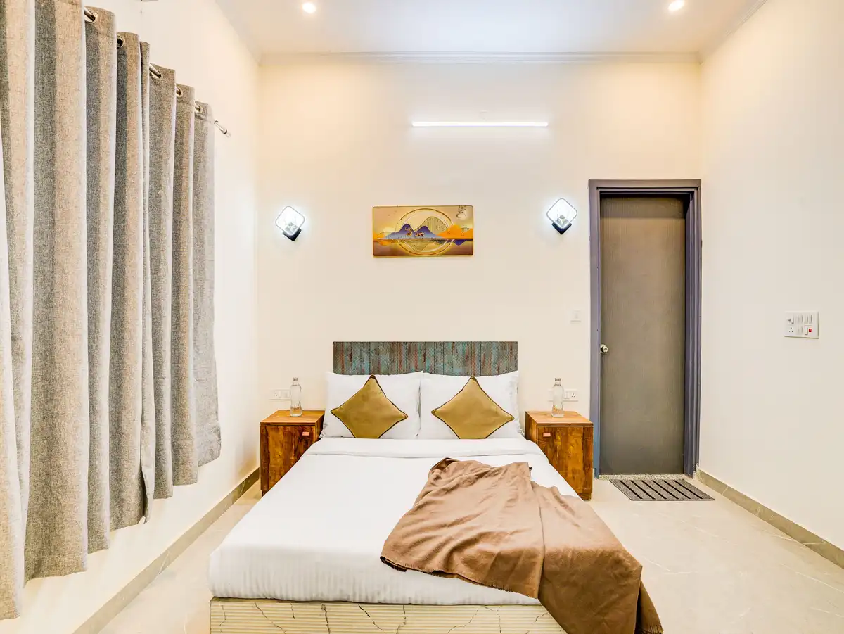Lustra, Delhi NCR